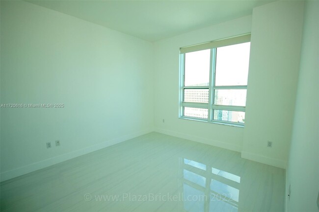 Building Photo - 950 Brickell Bay Dr