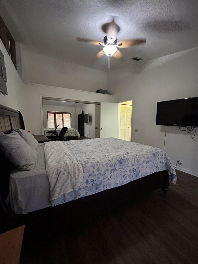 Building Photo - 1593 Hawthorne Pl