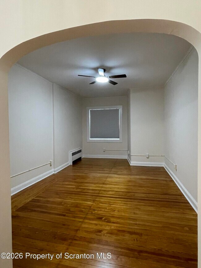 Building Photo - 1064 Lincoln St