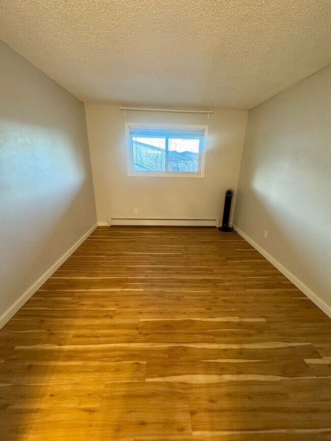 Building Photo - Cozy 1 Bedroom / 1 Bath Condo/DECEMBER MOVE IN SPECIAL