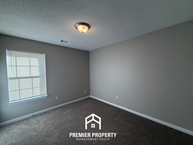 Building Photo - 45 Pine Ridge Cove