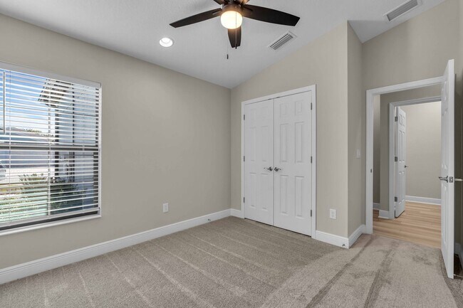 Building Photo - Beautiful Villa, ready to make it your home.