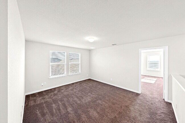 Building Photo - 1 MONTH FREE RENT WITH 18 - 24 MONTH LEASE!!! AVAILABLE THROUGH MARCH ONLY!