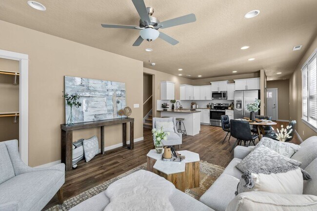 Building Photo - Brand New Stunning 3 Bed/2.5 Bath Townhouse-Old Farm District