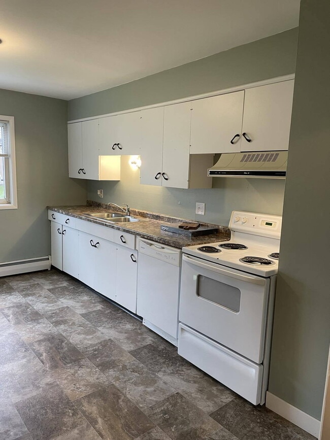 Building Photo - This adorable & newly remodeled 2 bed/1 ba...