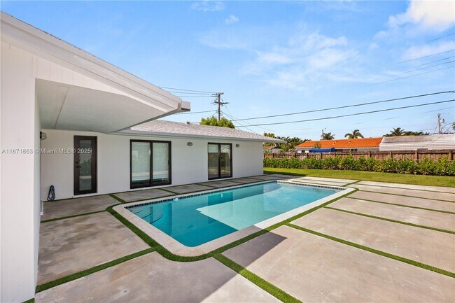 Building Photo - 6010 SW 108th Pl