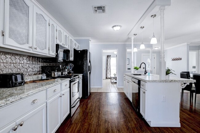Building Photo - 10535 Breeds Hill Dr