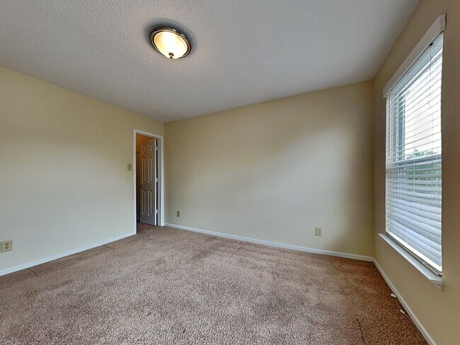 Building Photo - 3 bed 2.5 bath in Fishers!