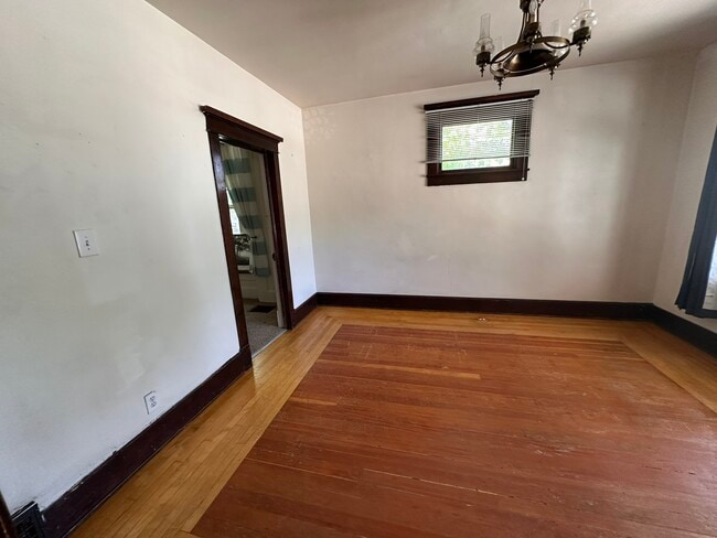 Building Photo - 1332 E 400 S