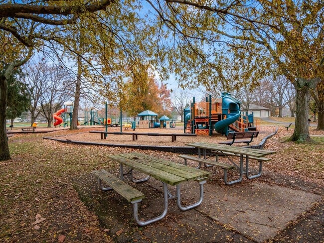 Building Photo - 2475 Swansea Rd