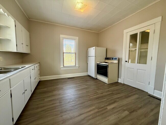 Kitchen - 107 Clark St