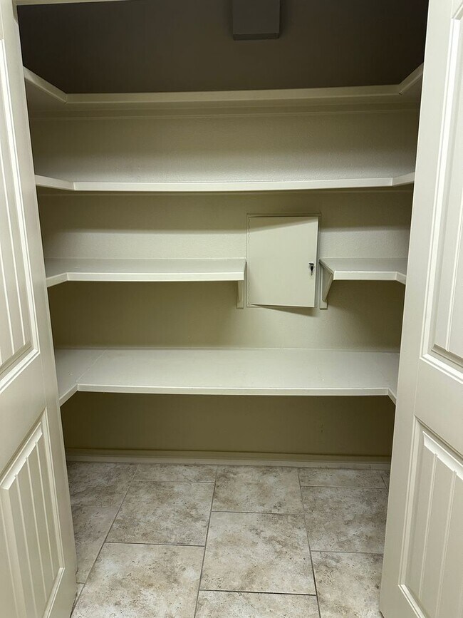Building Photo - College Station -3 bedroom / 2 bath / 2 ca...