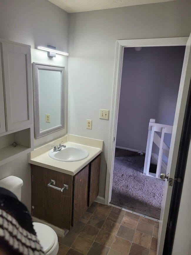 Building Photo - 872 Upholland Ln