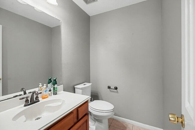 Building Photo - 526 Oak Briar Dr
