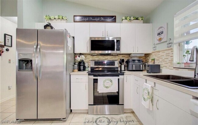 Building Photo - 836 Woodridge Cir