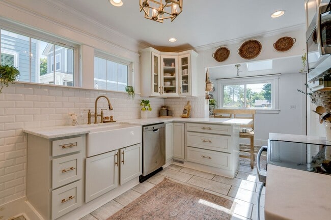 Building Photo - Beautiful Cleveland Park Bungalow, just 2 ...