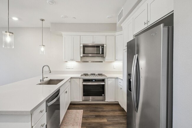 Building Photo - 605 El Camino Real