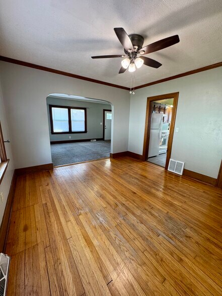 Building Photo - 416 E 29th Pl