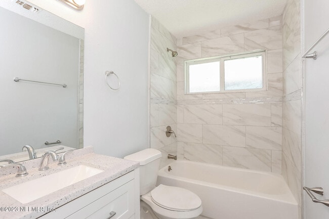 Building Photo - 2520 Townsquare Dr