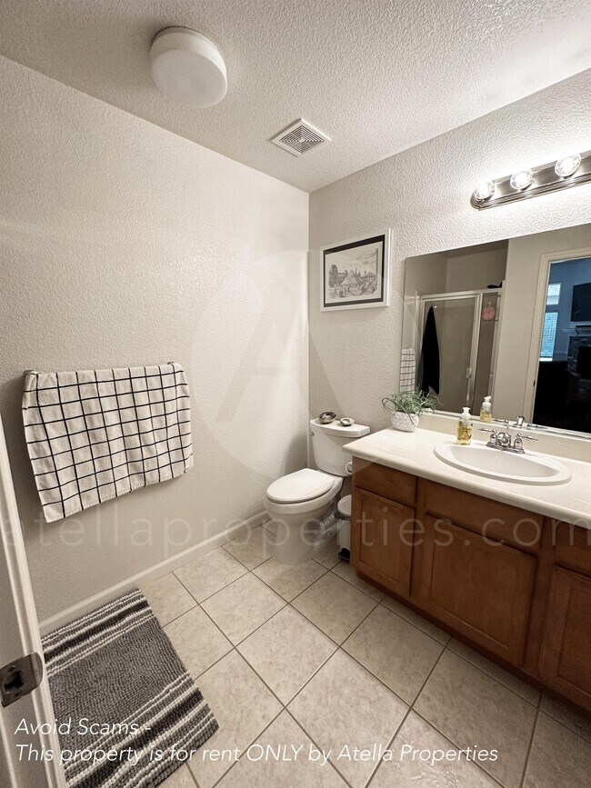 Building Photo - 5033 W Wren Ave