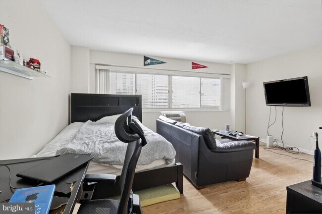 Building Photo - 2101 Chestnut St