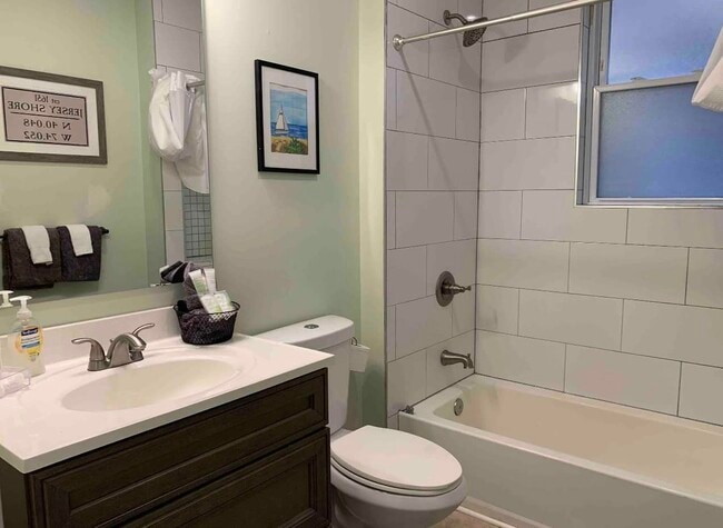 Building Photo - 123 Oriental Ave