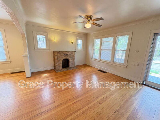Building Photo - 1442 Perry St