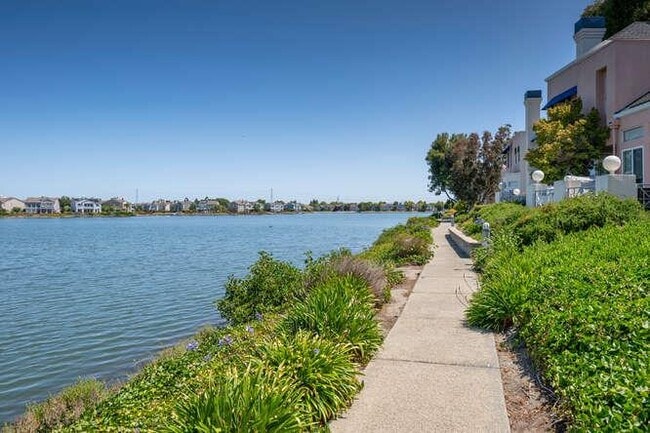 Building Photo - 808 Lakeshore Dr.
