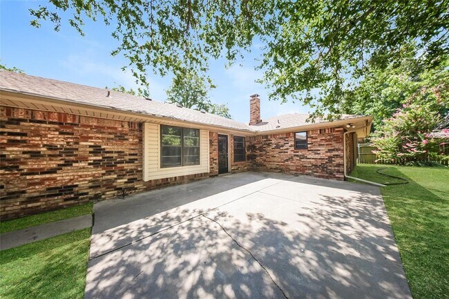 Building Photo - 9725 Pheasant Ln
