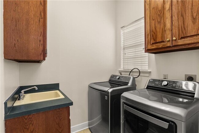 Building Photo - 421 E Honors Point Ct
