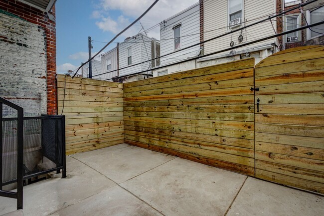 Building Photo - Welcome home to this newly renovated porch...