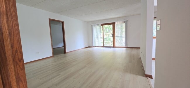 Building Photo - 6430 W Berteau Ave