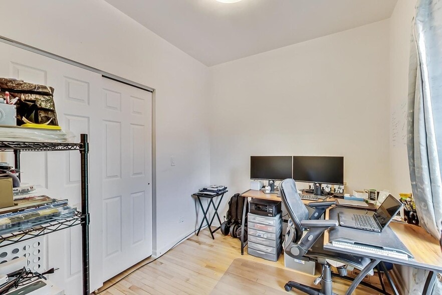 Building Photo - 3618 W Dickens Ave