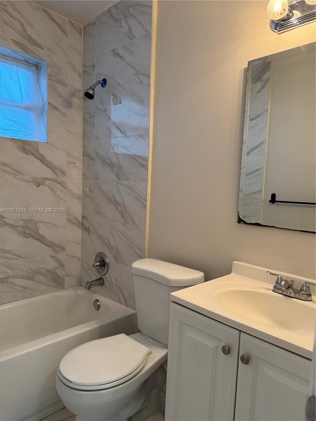 Building Photo - 522 NW 13th Ave