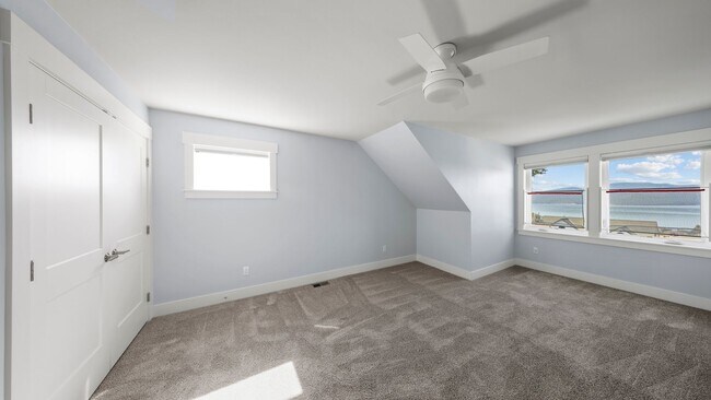 Building Photo - Incredible View Home - 5 Beds 2.5 Baths - Pet Friendly - NAS Whidbey - Island Hospital