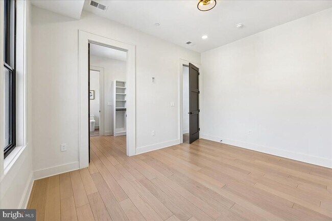 Building Photo - 4428 Albemarle St NW
