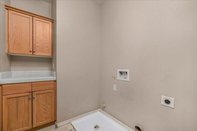 Building Photo - Spacious 4 Bedroom Home in North Clovis Gated Community
