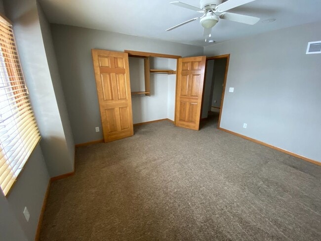 Building Photo - Wonderful Fox Chase home with fantastic spacious floor plan.