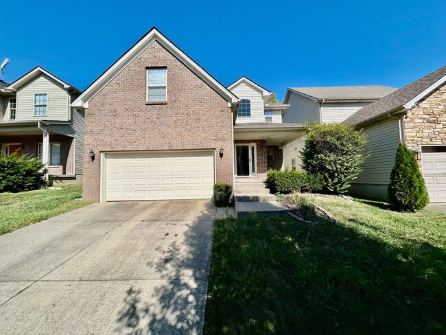 Primary Photo - Large 4 Bed, 2.5 bath in Lexington!