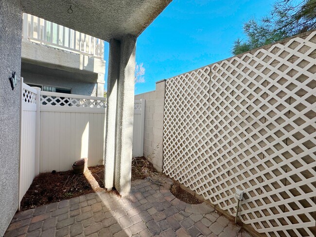 Building Photo - 1721 Spanish Sky Ave