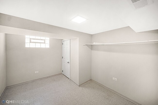 Building Photo - 3 Bed 2 Bath is West Elsdon neighborhood o...