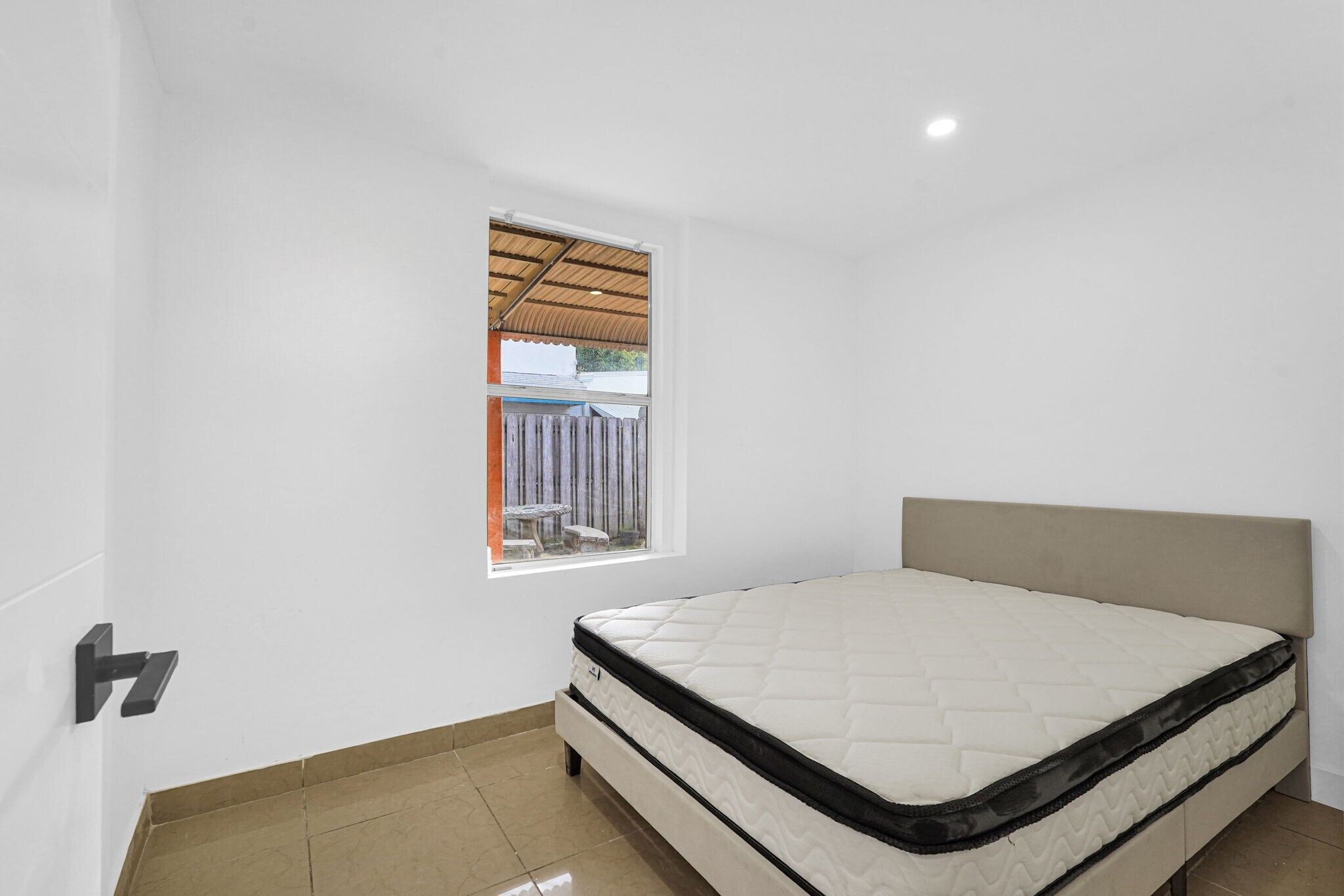 Building Photo - 2419 Coolidge St