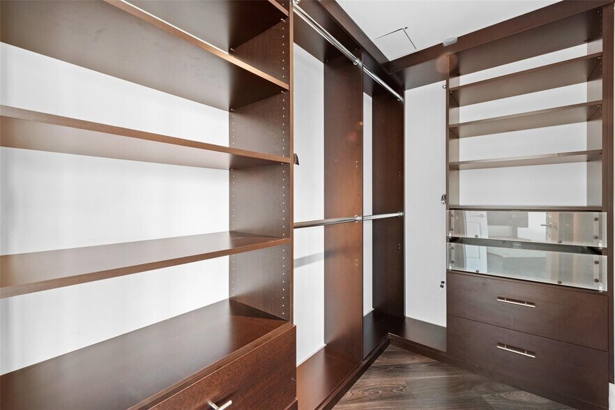 Building Photo - 1643 Brickell Ave