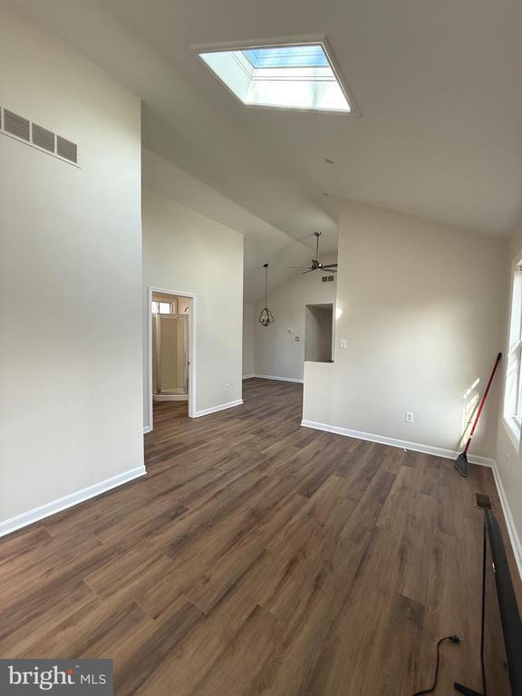 Building Photo - 1722 Oak Rd