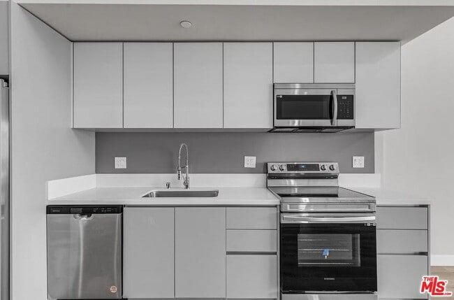 Building Photo - 825 S Coronado St