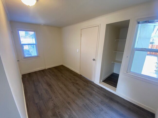 Building Photo - 512 Lobos Ave