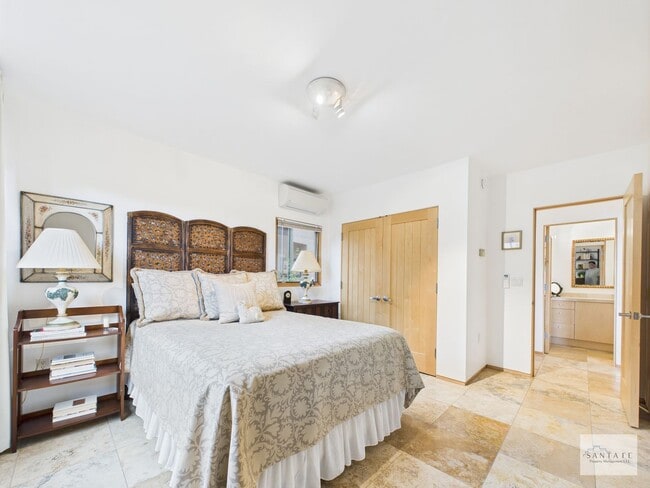 Building Photo - Stylish Home in Eldorado | Furnished or Un...