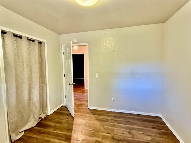 Building Photo - 26 Shakespeare Dr