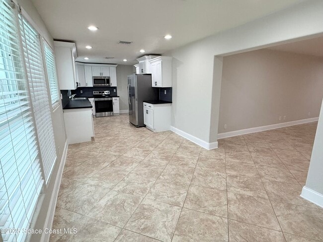 Building Photo - 320 Duet Ave