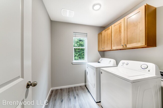 Building Photo - 2515 S 48th St
